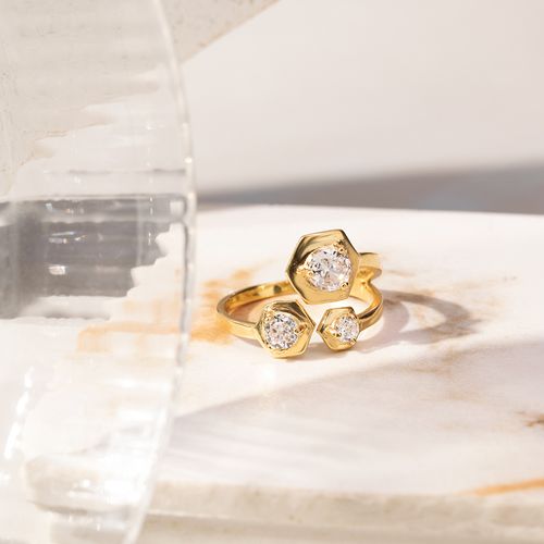Anel Haxagono Aberto de Zircônias Brancas - Banho de Ouro 18k