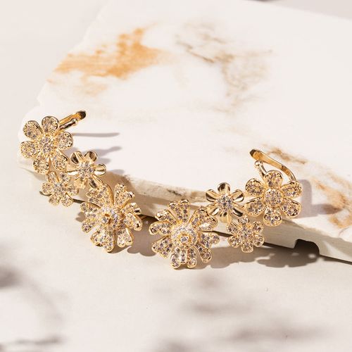 Brinco Earcuff Flores de Zircônias Brancas - Banho de Ouro 18k