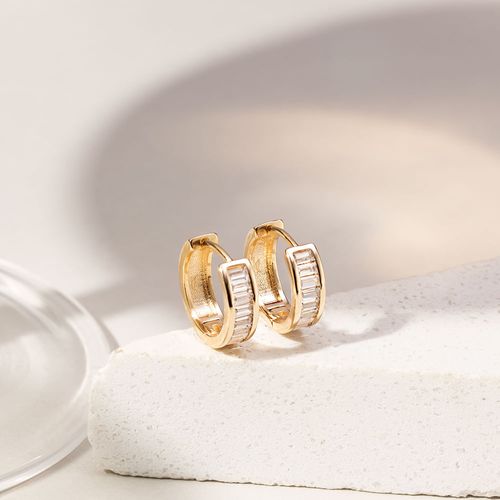 Brinco Argola 15mm Baguetes de Zircônias Brancas com Cravação Trilho - Banho de Ouro 18k