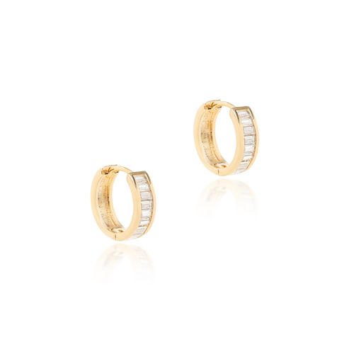 Brinco Argola 15mm Baguetes de Zircônias Brancas com Cravação Trilho - Banho de Ouro 18k