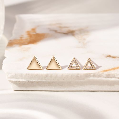 Kit de Brincos Triângulos de Zircônias Brancas e Liso - 2 Pares Banho de Ouro 18k