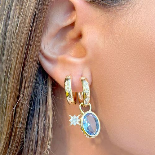 Brinco Argola com Estrelas de Cristal London Blue e Zircônias Brancas - Banho de Ouro 18k