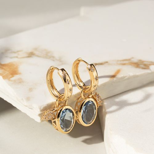 Brinco Argola com Estrelas de Cristal London Blue e Zircônias Brancas - Banho de Ouro 18k