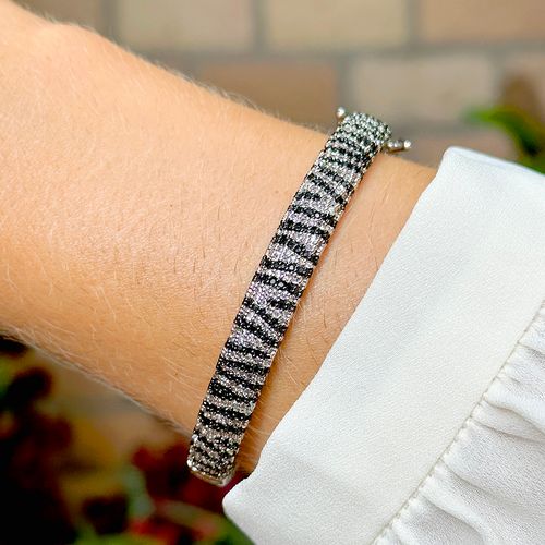 Bracelete Animal Print com Zircônias Negras e Zircônias Brancas - Banho de Ródio Branco