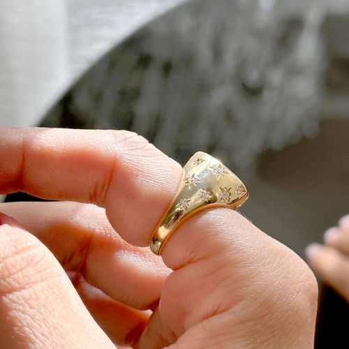 Anel Oval Estrelas de Cristal London Blue e Zircônias Brancas - Banho de Ouro 18k