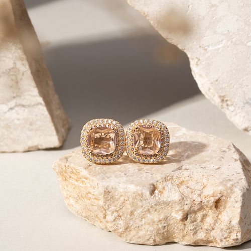 Brinco Quadrado 13x13 de Cristal Morganita e Zircônias Brancas - Banho de Ouro 18k