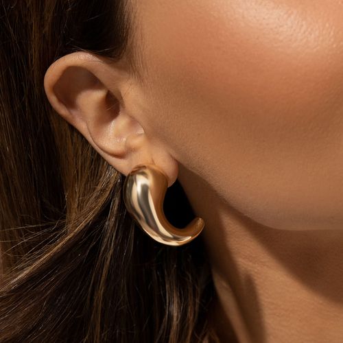 Brinco Vírgula Liso - Banho de Ouro 18k
