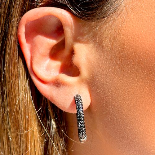 Brinco Argola 28mm Toda Cravejada de Zircônias Negras - Prata 925