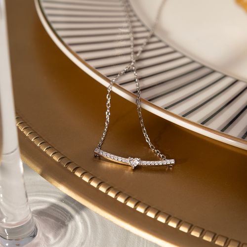 Colar Reto com Mini Coração de Zircônias Brancas 48cm - Prata 925