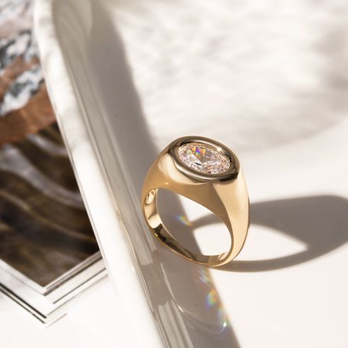 Anel Oval de Zircônia Branca - Banho de Ouro 18k