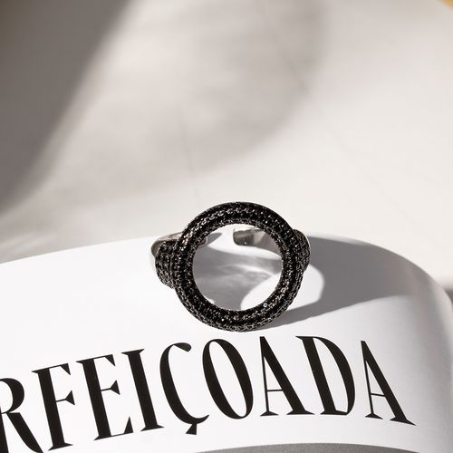 Anel Redondo Vazado Cravejado de Zircônias Negras - Banho de Ródio Branco