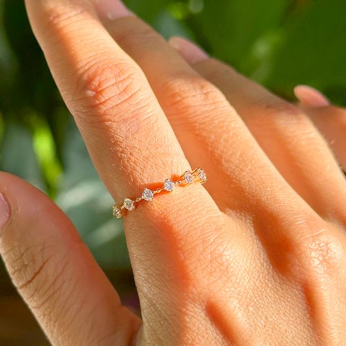 Anel Meia Aliança 7 Pontos de Luz com Zircônias Brancas - Banho de Ouro 18k