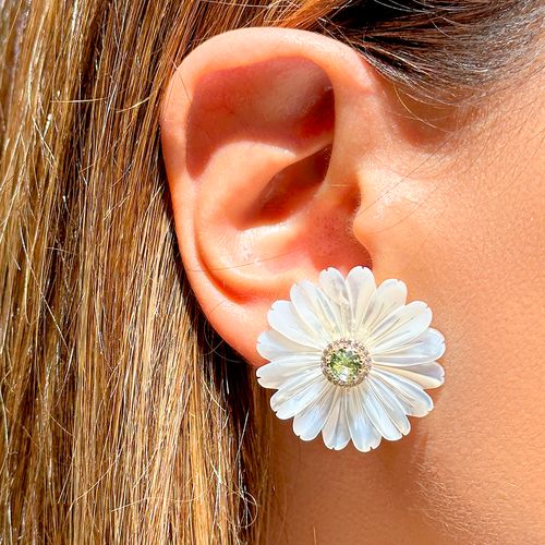 Brinco Flor Versátil 30mm de Madrepérola com Cristal Berilo e Zircônias Brancas - Banho de Ouro 18k