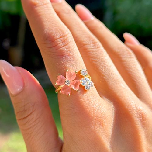 Anel Clover com Cristal Podange e Zircônias Brancas - Banho de Ouro 18k