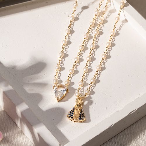 Colar Escapulário Nossa Senhora Aparecida e Gota com Pérolas Coreanas, Zircônias Azul Escuro e Zircônia Branca 65cm - Banho de Ouro 18k
