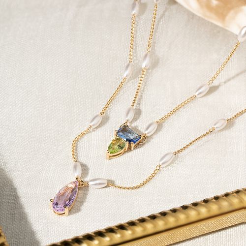 Colar Escapulário Pérolas Coreanas Grão com Cristal Ametista e Cristal London Blue 65cm - Banho de Ouro 18k