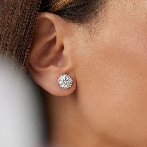 Brinco Moissanite Lapidação Brilhante de 7mm 1,20 CT/ 120 Pontos D - VVS1 e Zircônias Brancas Cravação Halo - Prata 925