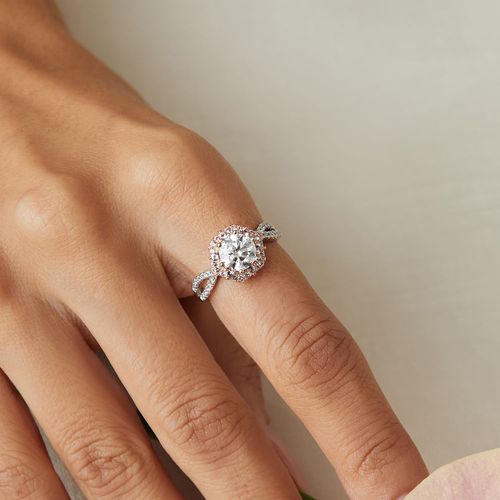Anel Moissanite Solitário 7mm 1,2 CT - D 120 Pontos VVS1 e Zircônias Kunzita - Prata 925