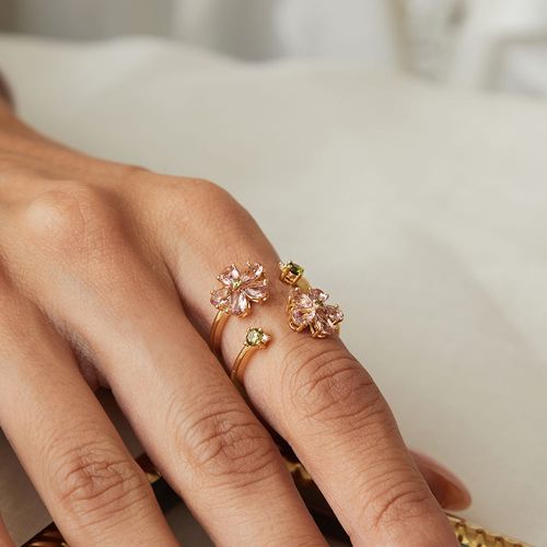 Kit com 2 Anéis Flores de Gotas com Cristal Rodolita, Cristal Peridoto e Zircônias Brancas - Banho de Ouro 18k