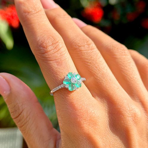 Anel Flor 5 Pétalas com Cristal Paraíba e Zircônias Brancas - Prata 925