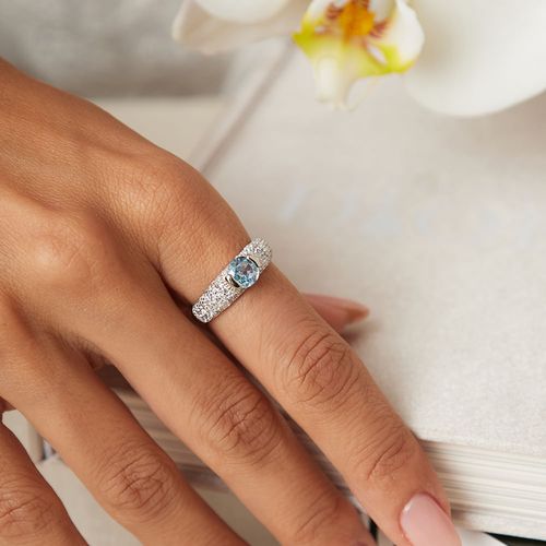 Anel Solitário Redondo de Zircônia Sky Blue e Zircônias Brancas - Prata 925