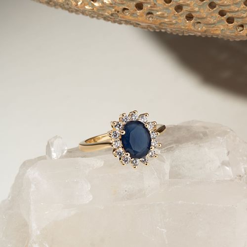 Anel Oval Cravejado com Cristal Safira e Zircônias Brancas - Banho de Ouro 18k