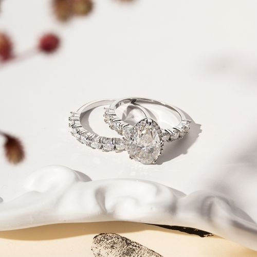 Anel Gota Duplo com Moissanite Lapidação Gota 12x8mm 0,250CT / 25 Pontos D - VVS1 e Zircônias Brancas - Prata 925