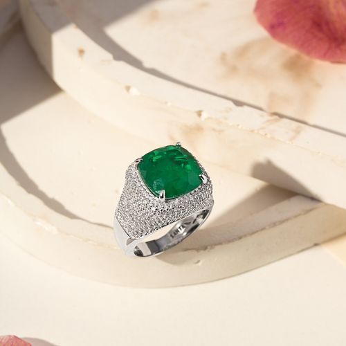 Anel Quadrado Bordado de Fusion Esmeralda e Zircônias Brancas - Prata 925