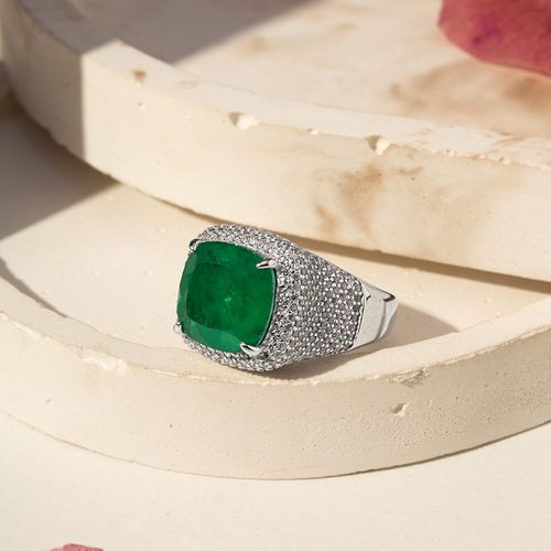 Anel Quadrado Bordado de Fusion Esmeralda e Zircônias Brancas - Prata 925