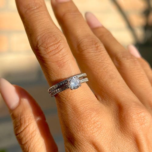 Kit com 2 Anéis Solitário e Aparador de Zircônias Brancas - Prata 925