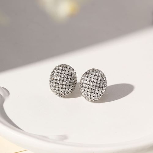 Brinco Oval Cravejado com Zircônias Brancas - Prata 925