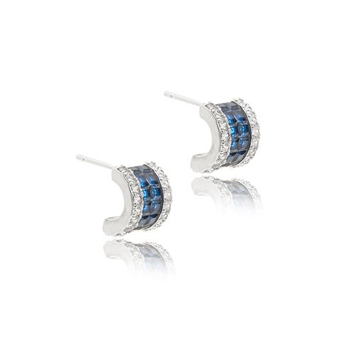 Brinco Cravação Invisível Curvado com Zircônias Safira e Zircônias Brancas - Banho de Ródio Branco