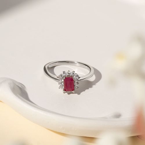 Anel Retângulo Rubi Natural 4x6mm Aprox. 0,85ct com Moissanites Melee de 1,5mm - D VVS1 - Prata 925