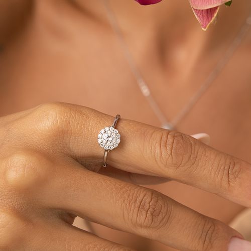Anel Moissanite Lapidação Brilhante 5mm 0,5CT/50 Pontos e Zircônias Brancas D - VVS1 - Prata 925