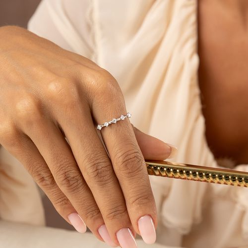 Anel Meia Aliança Pontos de Zircônias Brancas - Prata 925