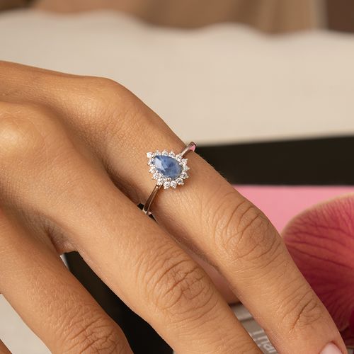 Anel Gota Safira Natural 5x7mm Aprox. 0,95 ct com Moissanites Melee de 1,5mm - D VVS1 - Prata 925