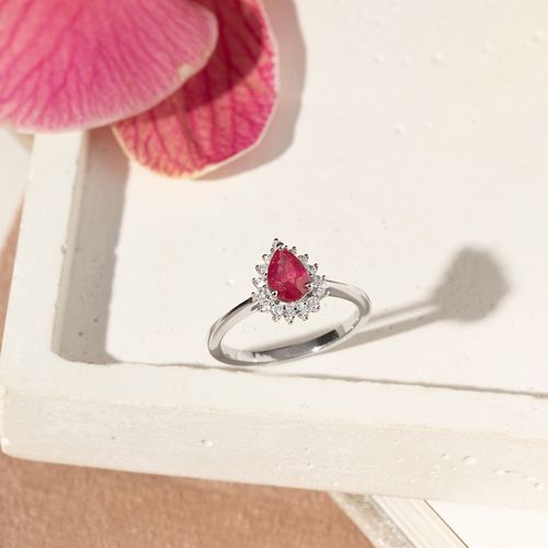 Anel Gota Rubi Natural 5x7mm Aprox. 0,9 ct com Moissanites Melee de 1,5mm - D VVS1 - Prata 925