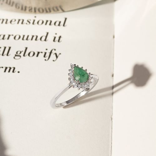 Anel Gota Esmeralda Natural 5x7mm Aprox. 0,65 ct com Moissanites Melee de 1,5mm - D VVS1 - Prata 925