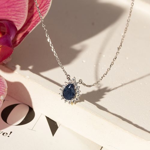 Colar Gota Safira Natural 5x7mm Aprox. 0,95 ct com Moissanites Melee de 1,5mm - D VVS1 50cm - Prata 925