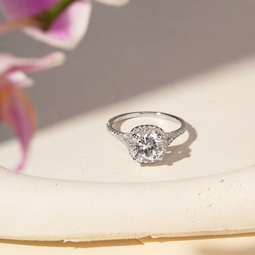 Anel Quadrado com Zircônia Premium 5A e Zircônias Brancas - Prata 925