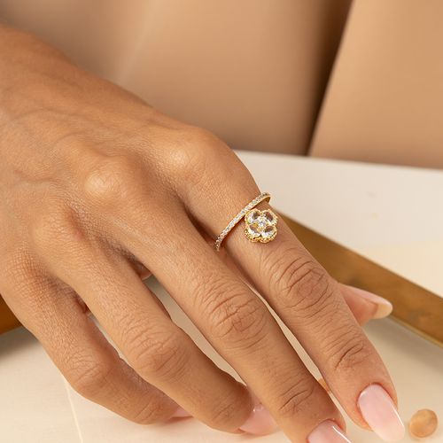 Anel Trevo com Cristal Água Marinha e Zircônias Brancas - Banho de Ouro 18k