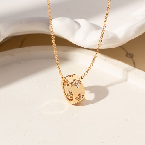 Colar Redondo com Mini Florzinhas com Zircônias Brancas 50cm - Banho de Ouro 18k