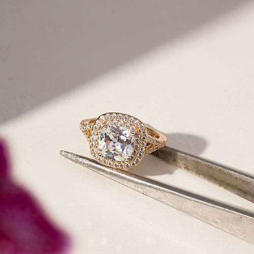 Anel Quadrado Cravejado com Zircônias Brancas - Banho de Ouro 18k