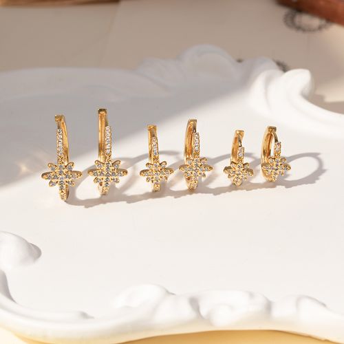 Kit com 3 Pares de Brincos Argolas Estrelas 15mm/18mm/22mm com Zircônias Brancas - Banho de Ouro 18k