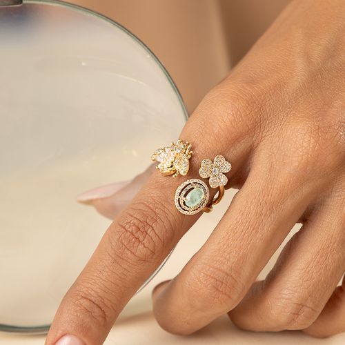 Anel Oval Abelha e Trevo com Fusion Esmeralda Colombiana, Zircônias Paraíba e Brancas - Banho de Ouro 18k