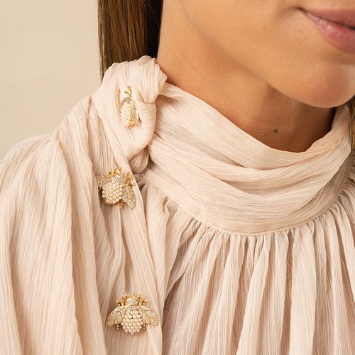 Broche Abelha com Pérolas Glass e Zircônias Brancas - Banho de Ouro 18k