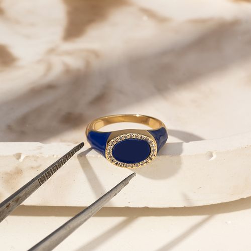 Adquira já o Anel Lápis-Lazúli Santa Prata em atacado. Design exclusivo e brilho incrível!