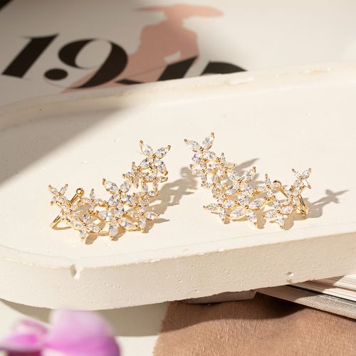 Brinco Earcuff Flores Navetes com Zircônias Brancas - Banho de Ouro 18k