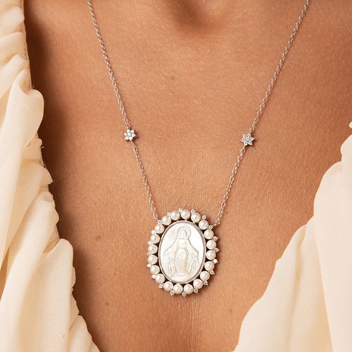 Colar Medalha de Nossa Senhora Das Graças com Pérolas Shell e Zircônias Brancas 50cm - Prata 925
