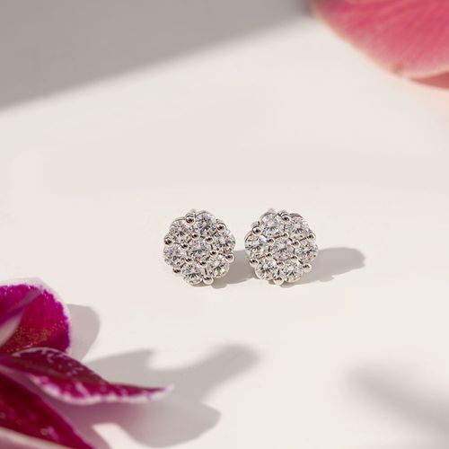 Brinco Top Flor com Zircônias Brancas - Banho de Ródio Branco